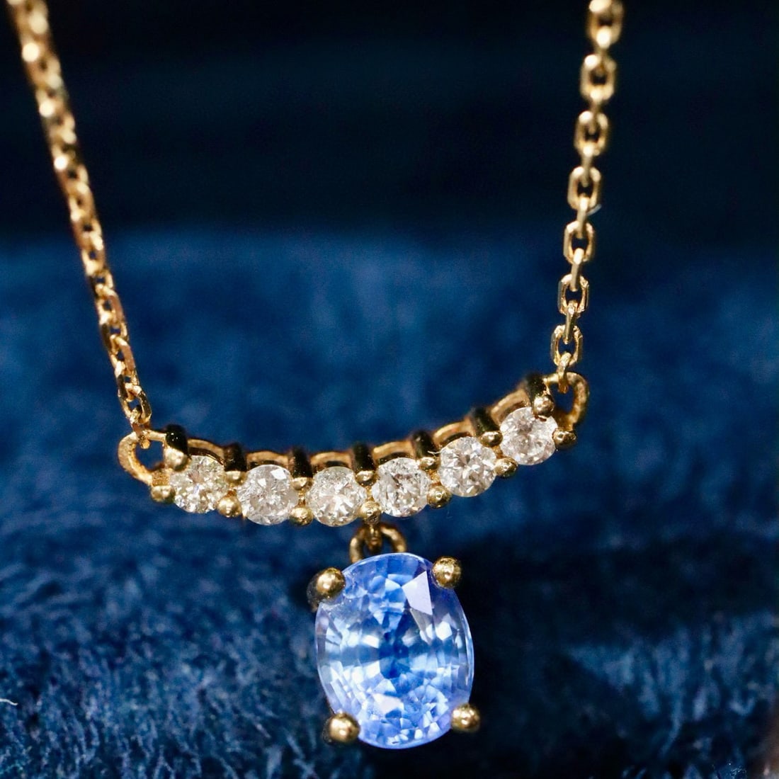 14k Gold 0.59 Ctw Natural Sapphire & Diamond Necklace: Ref:231029003 // gold content:14k gold // main gemstone:sapphire // shape:oval // carat weight:0. 50ct // color:blue // treatment:natural // // adjacent gemstone 2 : diamond // shape:round // carat
