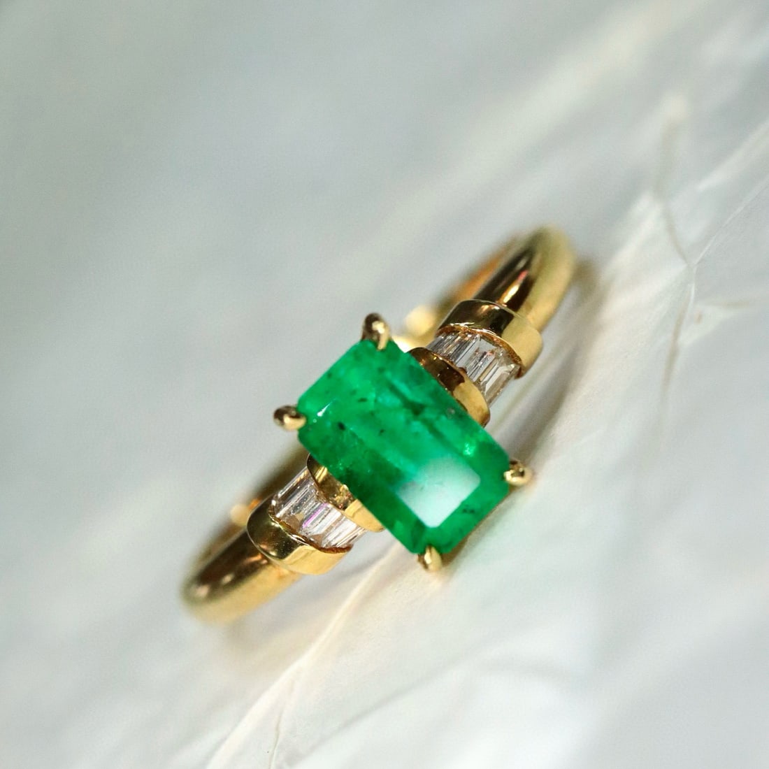 14k Gold 0.95 Ctw Natural Emerald & Diamond Ring - 3