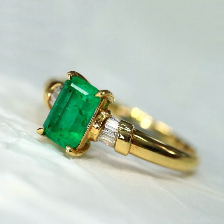 14k Gold 0.95 Ctw Natural Emerald & Diamond Ring - 4