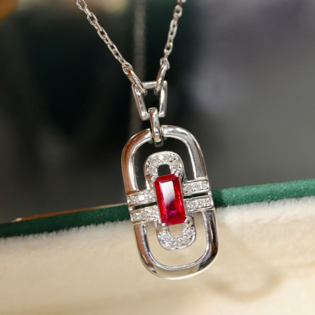 14k Gold 1.11 Ctw Natural Ruby & Diamond Necklace: Ref:231029010 // gold content:14k gold // main gemstone:ruby // shape:octagonal // carat weight:1. 05ct // color:red // treatment:natural // // adjacent gemstone 2 : diamond // shape:round // carat