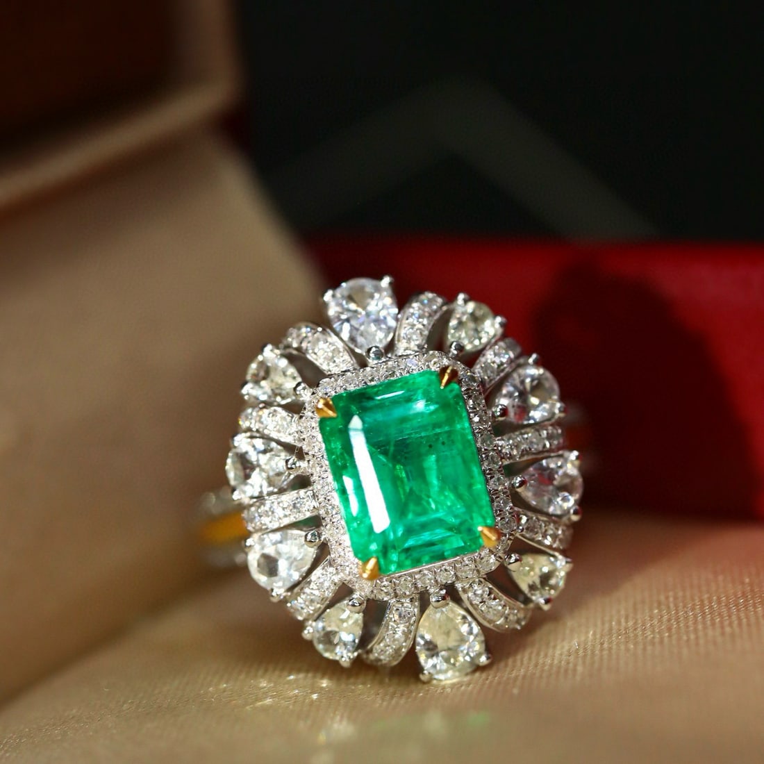 14k Gold 2.84 Ctw Natural Emerald & Diamond Ring/pendant( Without Chain ): Ref:231029023 // gold content:14k gold // ring size:7. 25us // // main gemstone:emerald // shape:octagonal // carat weight:2. 03ct // color:green // treatment:natural // // adjacent gemstone 2 :