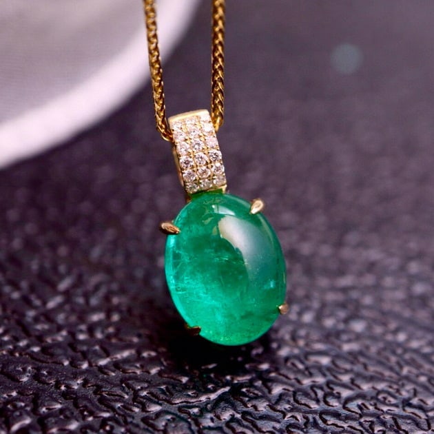 14k Gold 2.83 Ctw Natural Emerald & Diamond Necklace: Ref:231029028 // gold content:14k gold // main gemstone:emerald // shape:oval // carat weight:2. 78ct // color:green // treatment:natural // // adjacent gemstone 2 : diamond // shape:round // carat