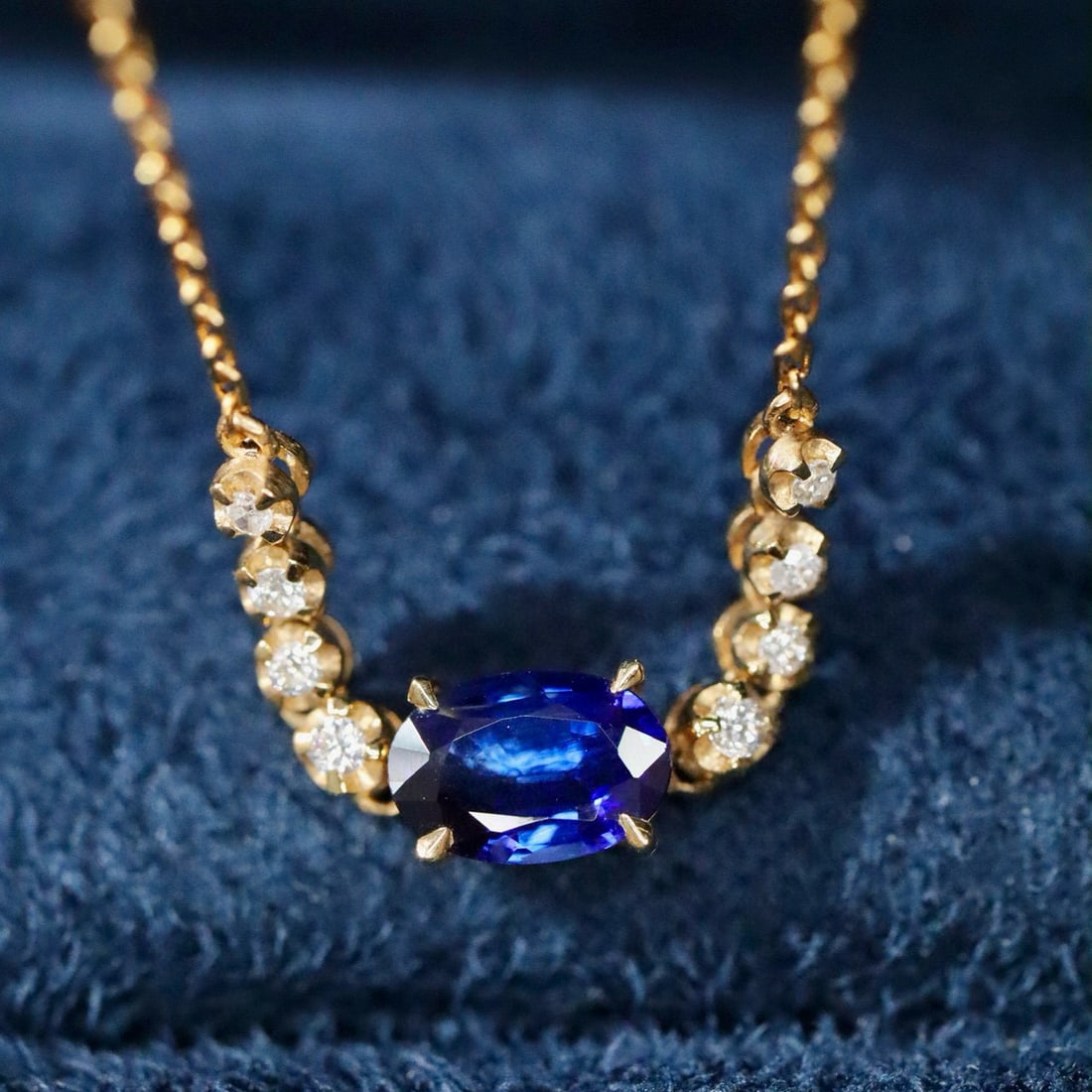 14k Gold 0.71 Ctw Natural Sapphire & Diamond Necklace: Ref:231029038 // gold content:14k gold // main gemstone:sapphire // shape:oval // carat weight:0. 65ct // color:blue // treatment:natural // // adjacent gemstone 2 : diamond // shape:round // carat