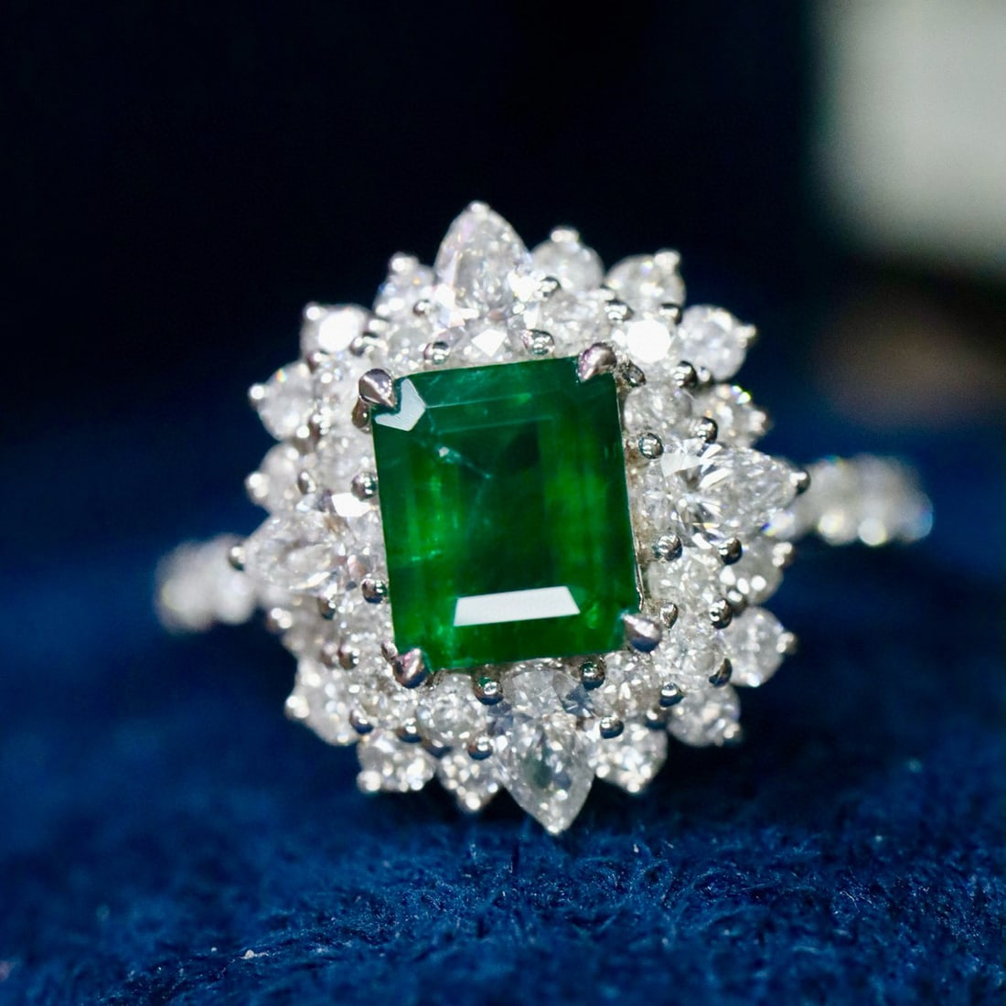 14k Gold 2.07 Ctw Natural Emerald & Diamond Ring: Ref:231029039 // gold content:14k gold // ring size:7. 25us // // main gemstone:emerald // shape:octagonal // carat weight:1. 01ct // color:green // treatment:natural // // adjacent gemstone 2 :