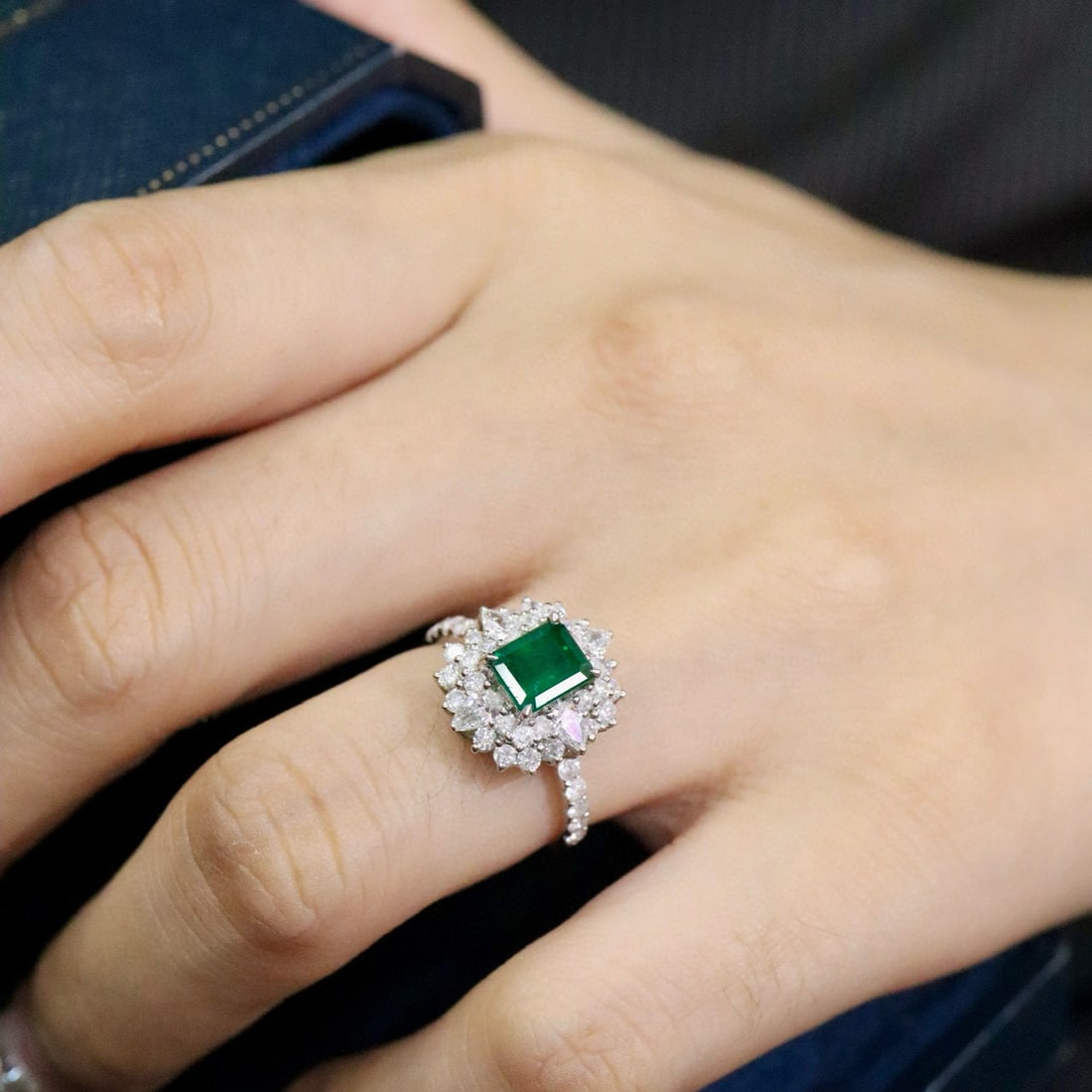 14k Gold 2.07 Ctw Natural Emerald & Diamond Ring - 3