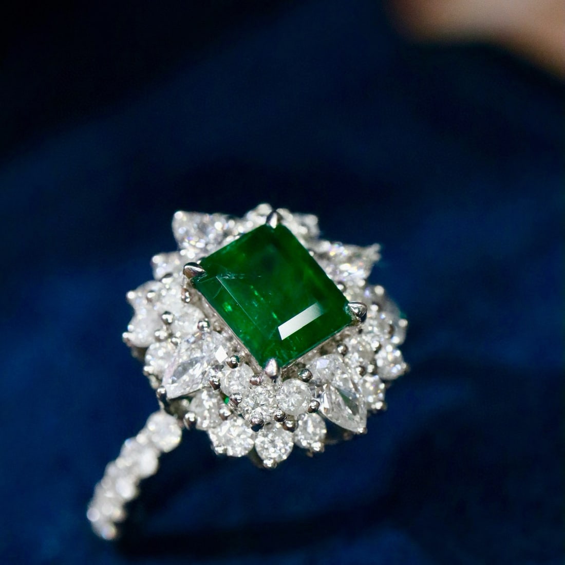14k Gold 2.07 Ctw Natural Emerald & Diamond Ring - 6