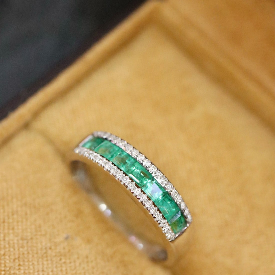 14k Gold 0.71 Ctw Natural Emerald & Diamond Ring: Ref:231029041 // gold content:14k gold // ring size:7. 25us // // main gemstone:emerald // shape:rectangle // carat weight:0. 6ct // color:green // treatment:natural // // adjacent gemstone 2 :