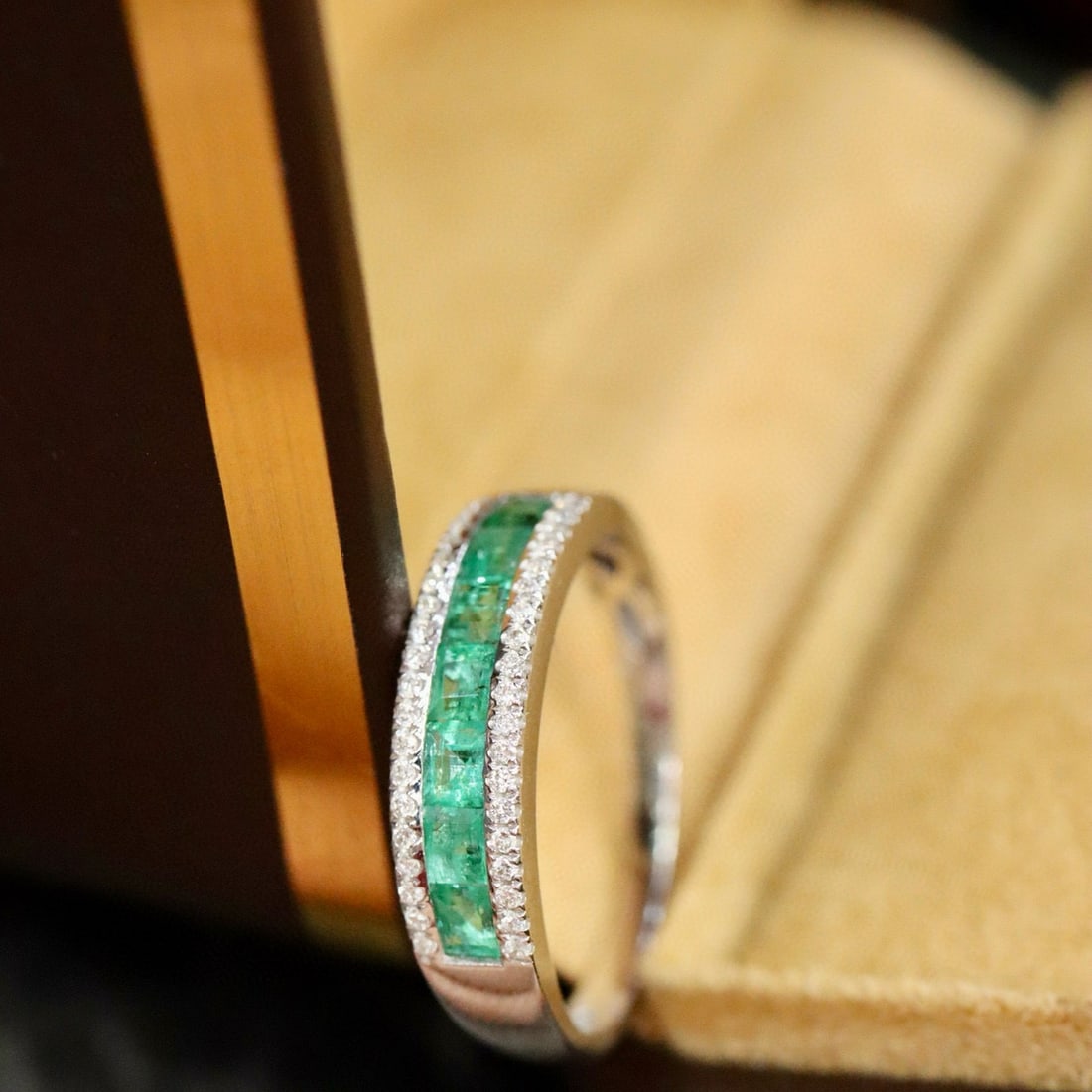 14k Gold 0.71 Ctw Natural Emerald & Diamond Ring - 5