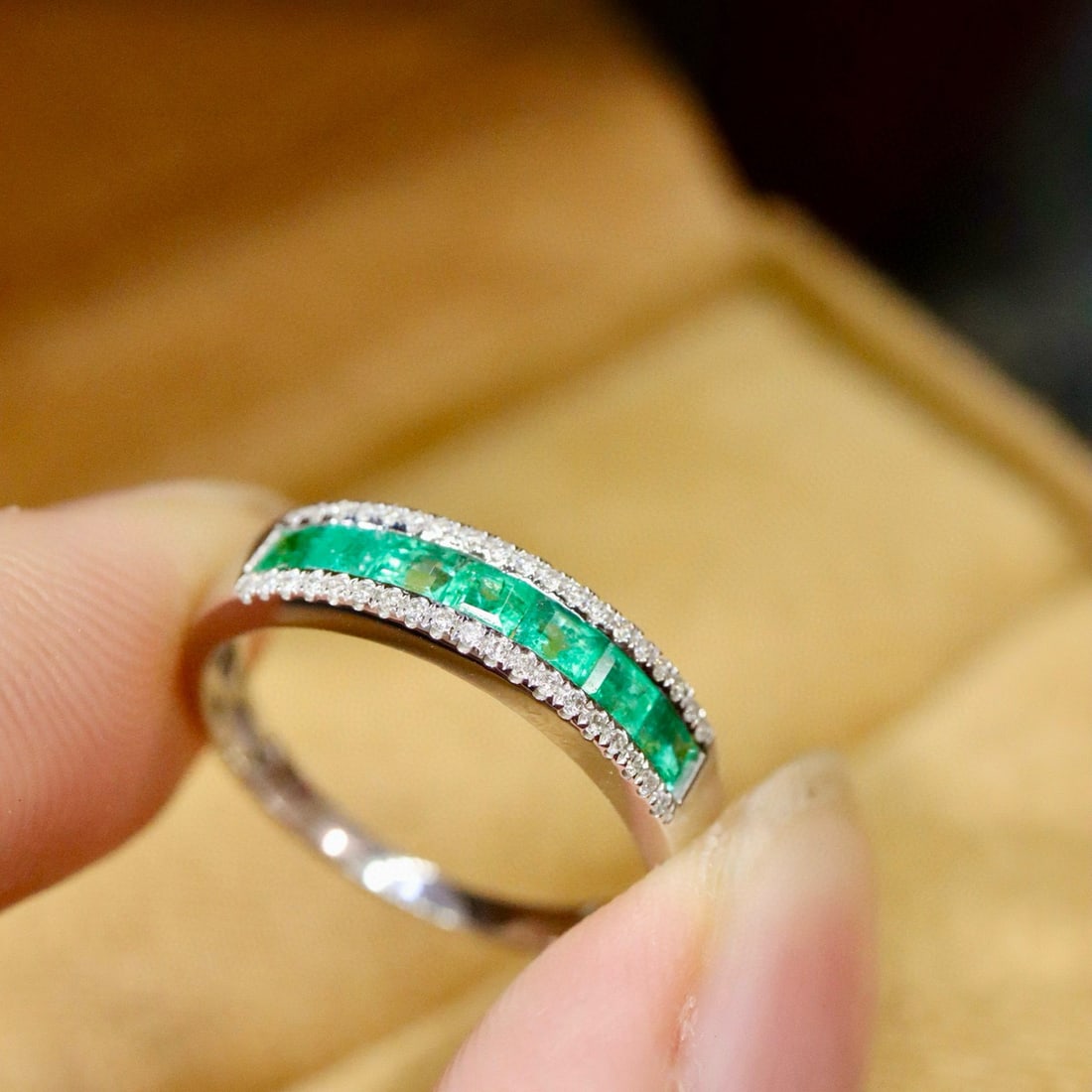 14k Gold 0.71 Ctw Natural Emerald & Diamond Ring - 6