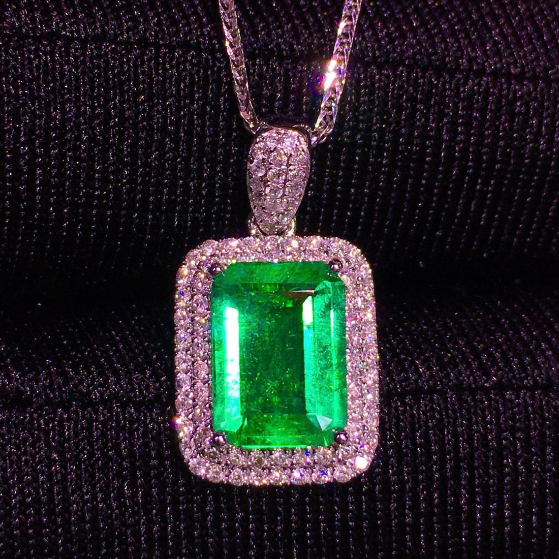14k Gold 1.62 Ct Natural Emerald & Diamond Pendant( Without Chain ): Ref:231029053 // gold content:14k gold // main gemstone:emerald // shape:octagonal // carat weight:1. 62ct // color:green // treatment:natural // // adjacent gemstone 2 : diamond // shape:round // cla