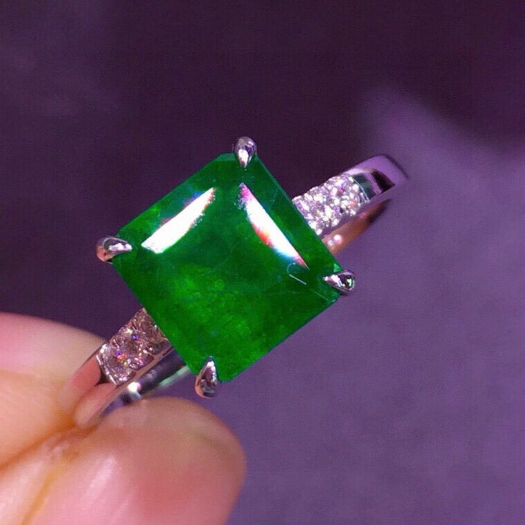 14k Gold 2.18 Ct Natural Emerald & Diamond Ring: Ref:231029060 // gold content:14k gold // ring size:7. 25us // // main gemstone:emerald // shape:octagonal // carat weight:2. 18ct // color:green // treatment:natural // // adjacent gemstone 2 : diamo