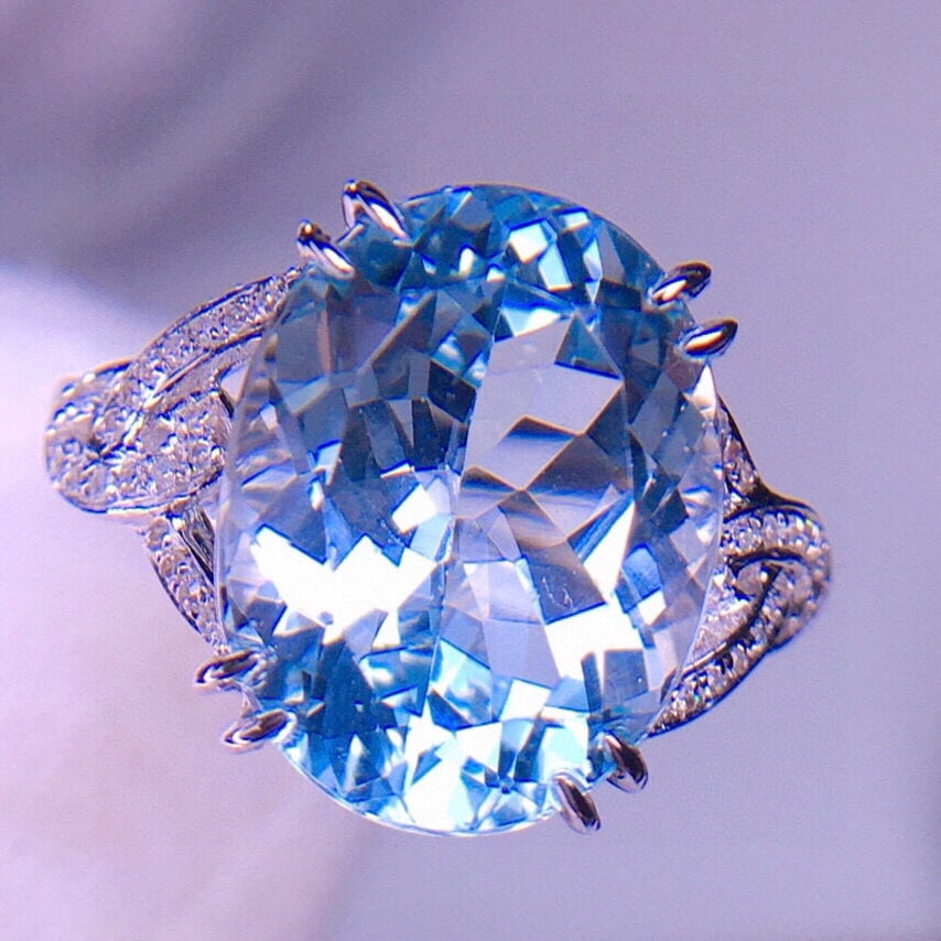 14k Gold 7.2 Ct Natural Aquamarine & Diamond Ring: Ref:231029061 // gold content:14k gold // ring size:7. 25us // // main gemstone:aquamarine // shape:oval // carat weight:7. 2ct // color:blue // treatment:natural // // adjacent gemstone 2 : diamond