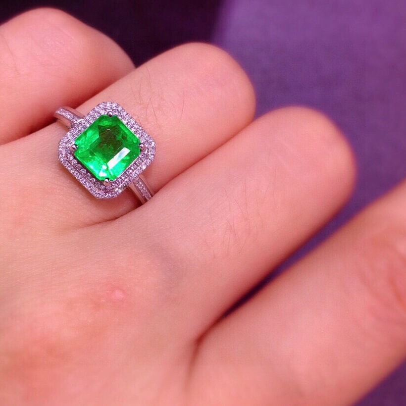 14k Gold 1.9 Ct Natural Emerald & Diamond Ring - 3
