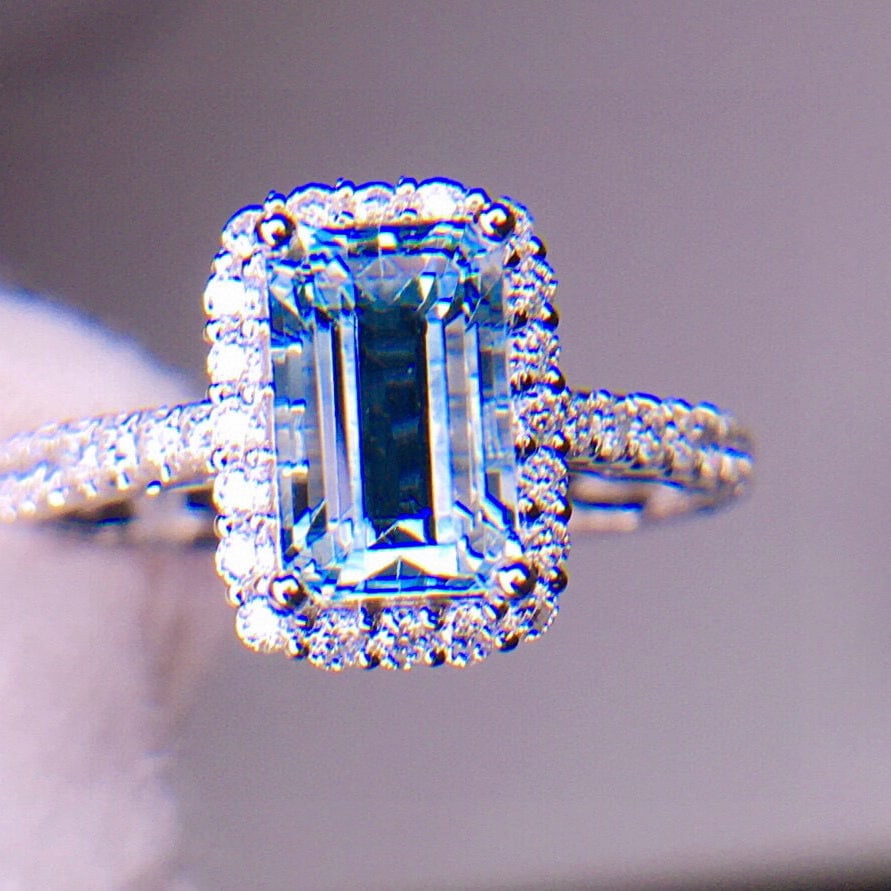 14k Gold 2.31 Ct Natural Aquamarine & Diamond Ring: Ref:231029065 // gold content:14k gold // ring size:7. 25us // // main gemstone:aquamarine // shape:octagonal // carat weight:2. 31ct // color:blue // treatment:natural // // adjacent gemstone 2 :