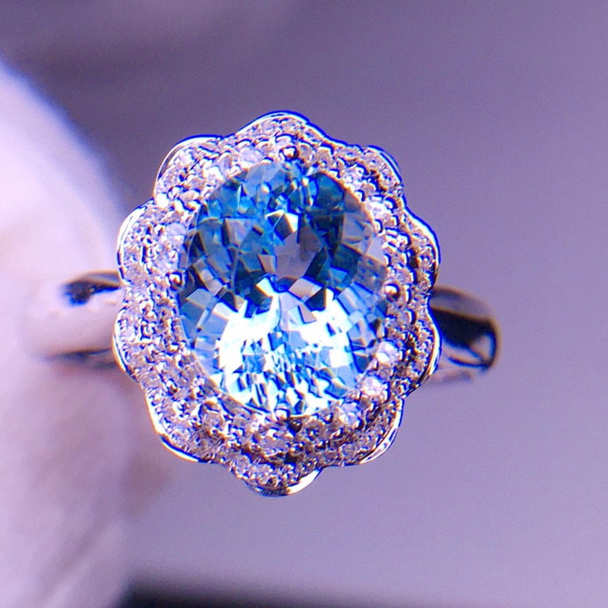 14k Gold 2.6 Ct Natural Aquamarine & Diamond Ring: Ref:231029070 // gold content:14k gold // ring size:7. 25us // // main gemstone:aquamarine // shape:oval // carat weight:2. 6ct // color:blue // treatment:natural // // adjacent gemstone 2 : diamond