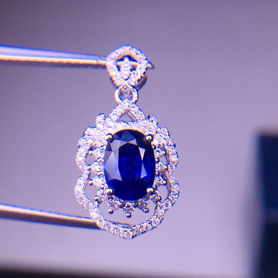 14k Gold 1.02 Ct Natural Sapphire & Diamond Pendant( Without Chain ): Ref:231029075 // gold content:14k gold // main gemstone:sapphire // shape:oval // carat weight:1. 02ct // color:blue // treatment:natural // // adjacent gemstone 2 : diamond // shape:round // clarity