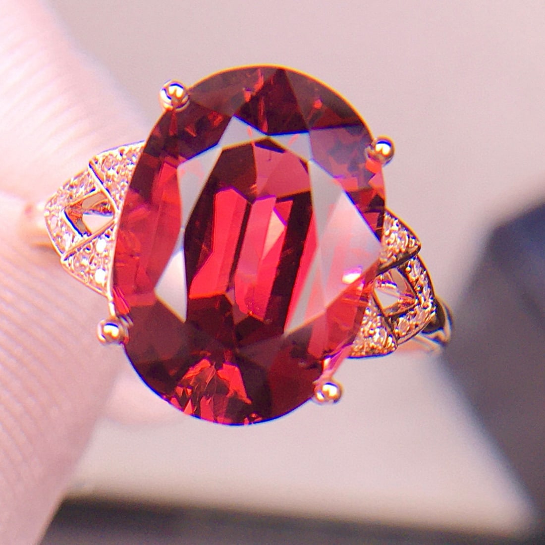 14k Gold 5.1 Ct Natural Tourmaline & Diamond Ring: Ref:231029078 // gold content:14k gold // ring size:7. 25us // // main gemstone:tourmaline // shape:oval // carat weight:5. 1ct // color:red // treatment:natural // // adjacent gemstone 2 : diamond
