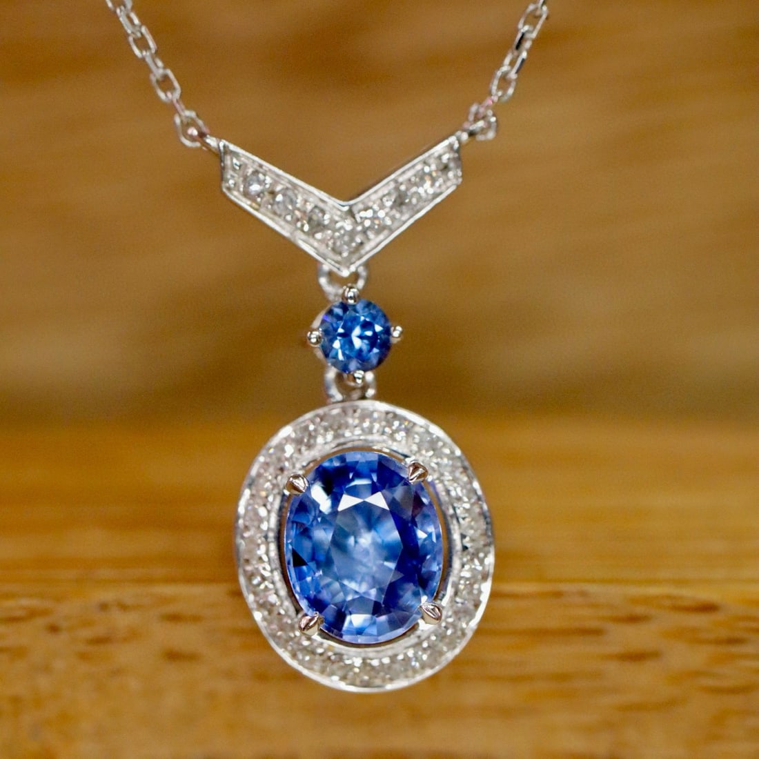 14k Gold 0.94 Ctw Natural Sapphire & Diamond Necklace: Ref:231029082 // gold content:14k gold // main gemstone:sapphire // shape:oval // carat weight:0. 81ct // color:blue // treatment:natural // // adjacent gemstone 2 : diamond // shape:round // carat