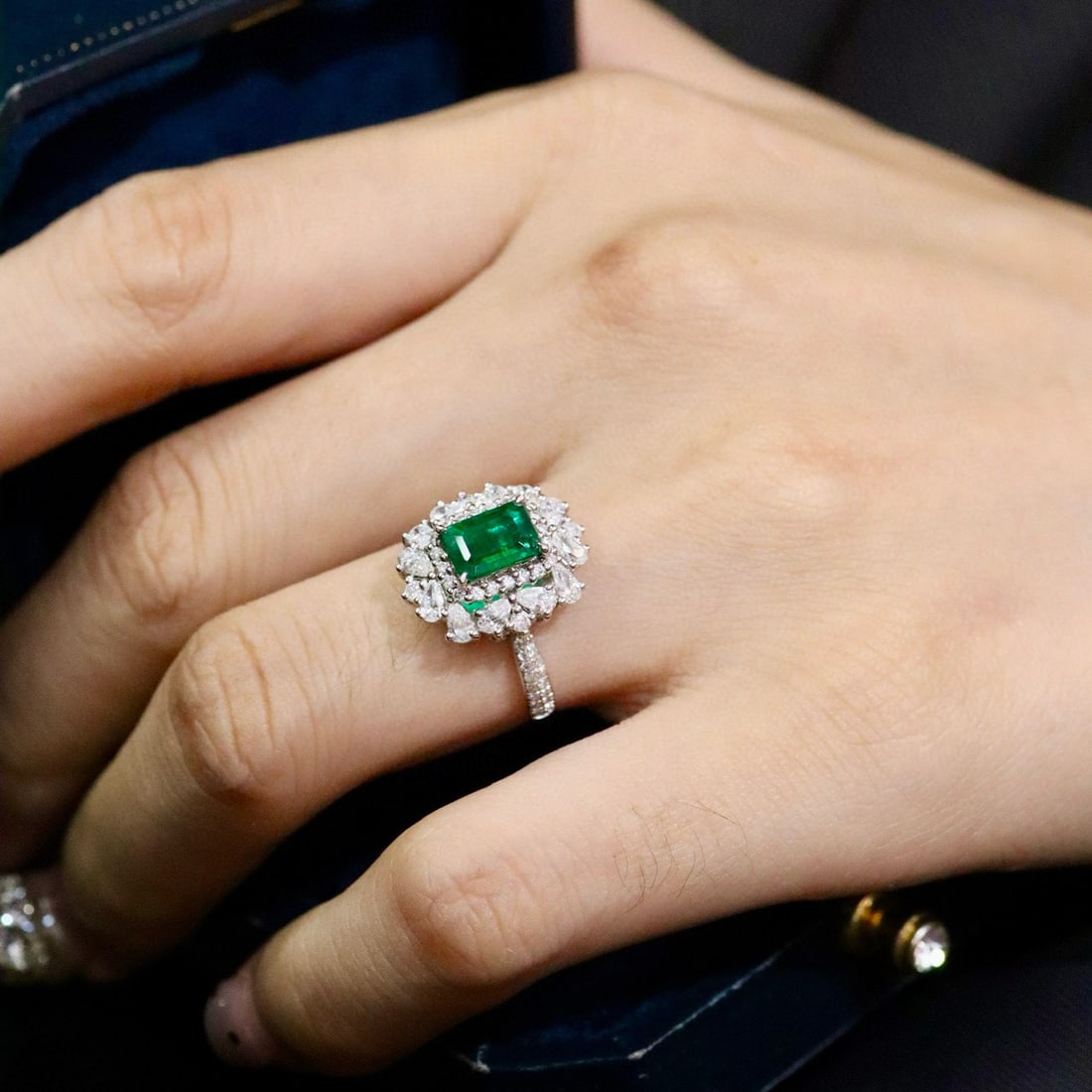 14k Gold 1.94 Ctw Natural Emerald & Diamond Ring - 4