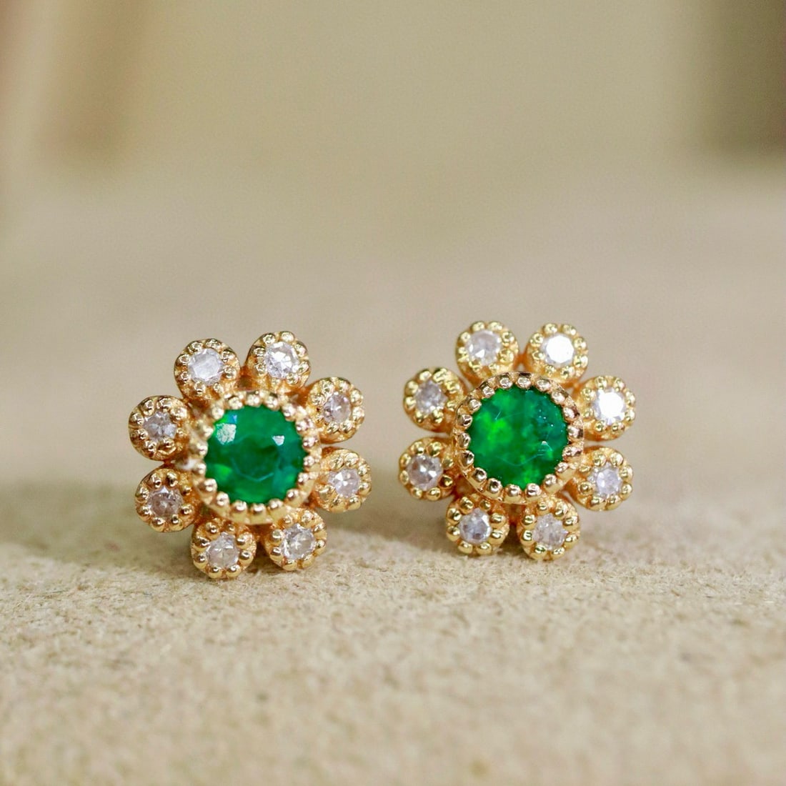 14k Gold 0.29 Ctw Natural Emerald & Diamond Earrings: Ref:231029089 // gold content:14k gold // main gemstone:emerald // shape:round // carat weight:0. 21ct // color:green // treatment:natural // cut grade:g // // adjacent gemstone 2 : diamond //