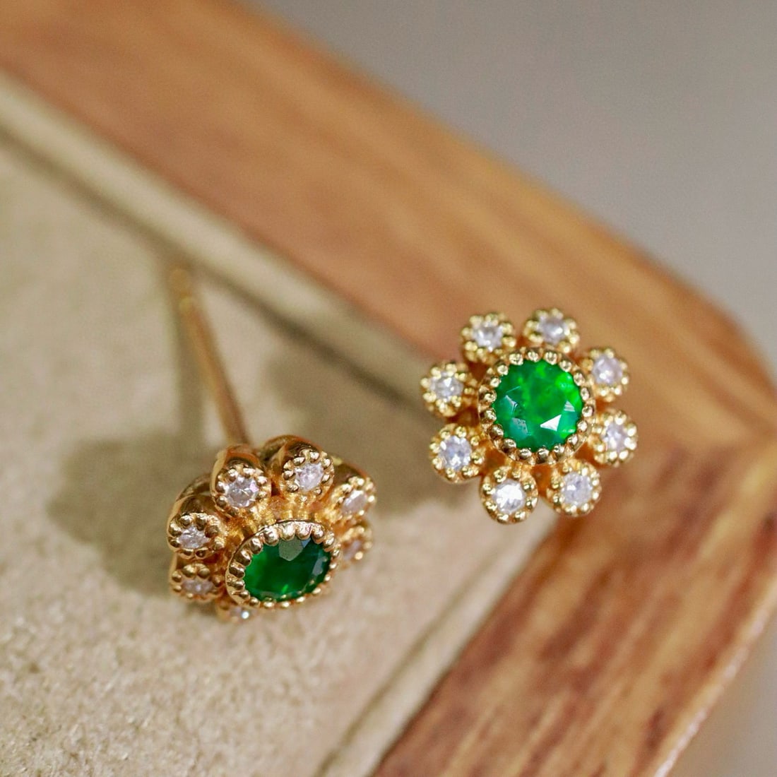 14k Gold 0.29 Ctw Natural Emerald & Diamond Earrings - 2