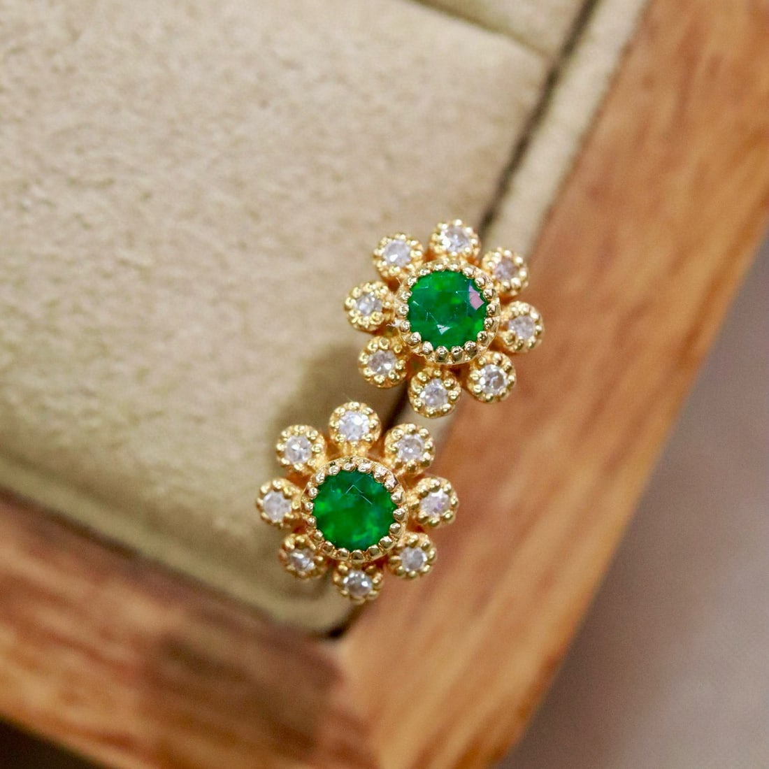 14k Gold 0.29 Ctw Natural Emerald & Diamond Earrings - 6