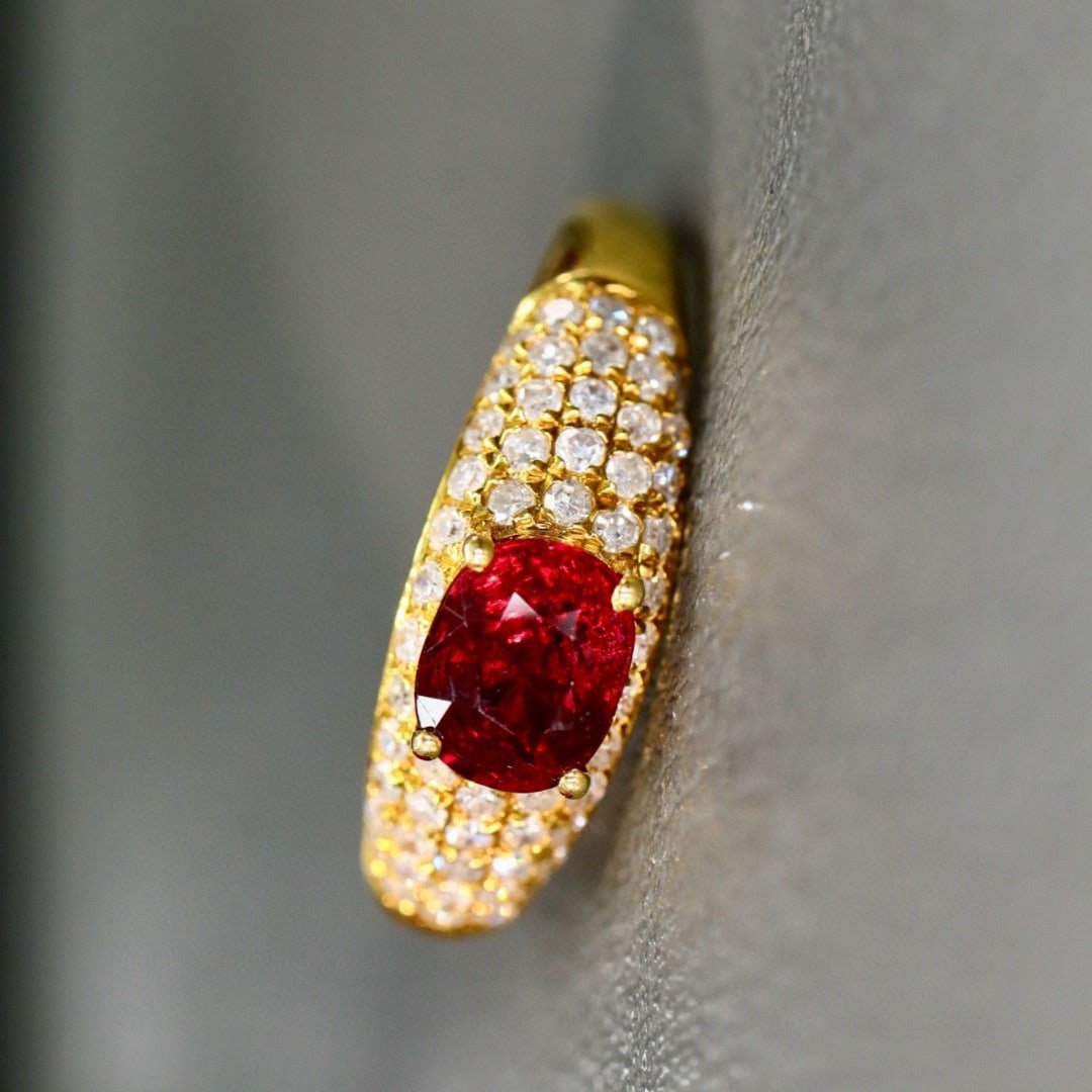 14k Gold 1.27 Ctw Natural Ruby & Diamond Ring: Ref:231029091 // gold content:14k gold // ring size:7. 25us // // main gemstone:ruby // shape:oval // carat weight:1. 08ct // color:red // treatment:natural // // adjacent gemstone 2 : diamond //