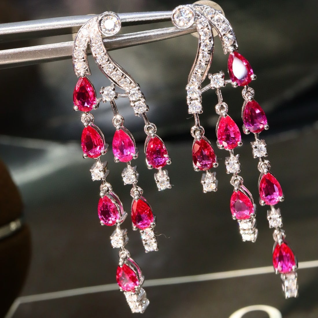 14k Gold 3.23 Ct Natural Ruby & Diamond Earrings: Ref:231029095 // gold content:14k gold // main gemstone:ruby // shape:pear // carat weight:3. 23ct // color:red // treatment:natural // // adjacent gemstone 2 : diamond // shape:round // clarity