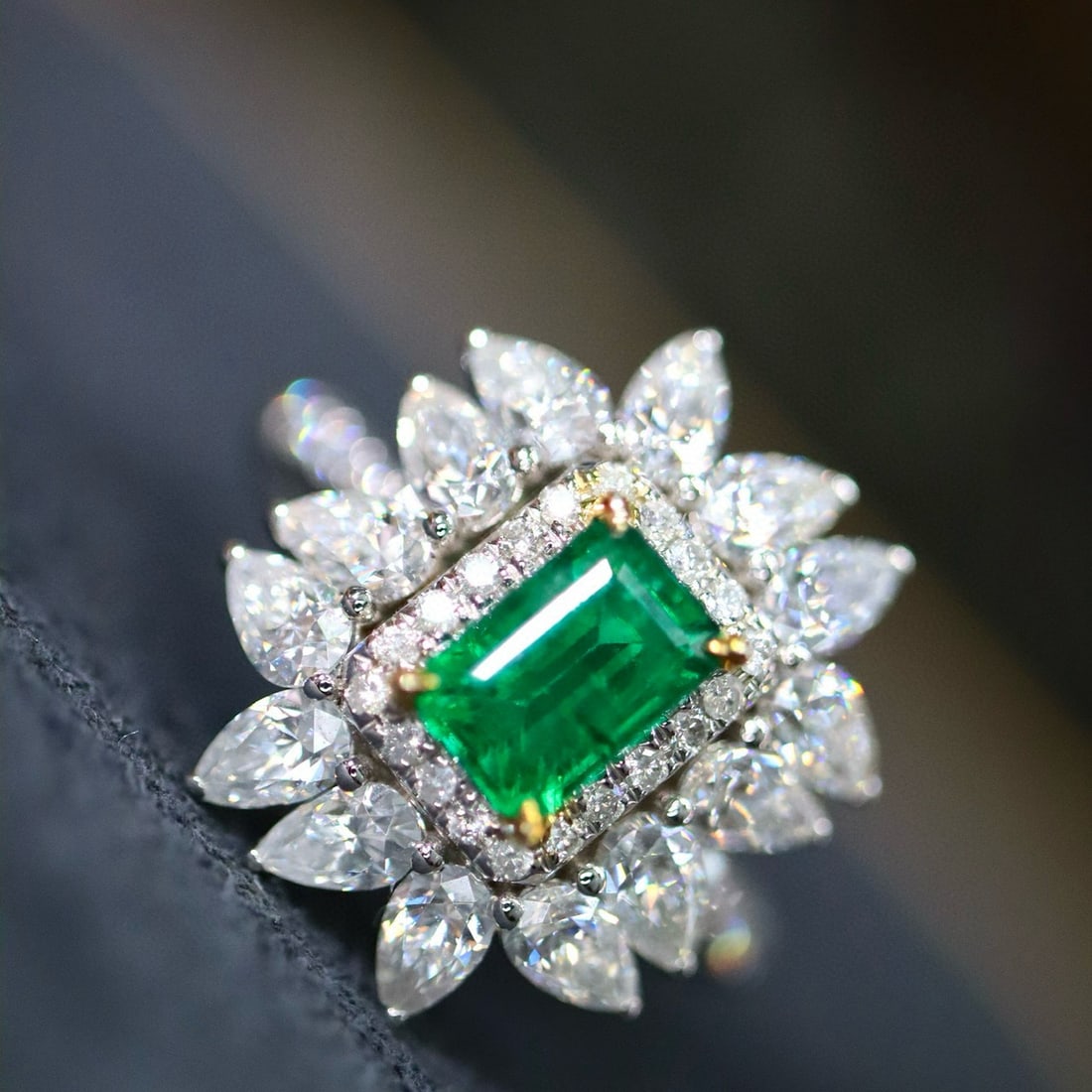 14k Gold 0.93 Ctw Natural Emerald & Diamond Ring: Ref:231029098 // gold content:14k gold // ring size:7. 25us // // main gemstone:emerald // shape:octagonal // carat weight:0. 83ct // color:green // treatment:natural // // adjacent gemstone 2 :
