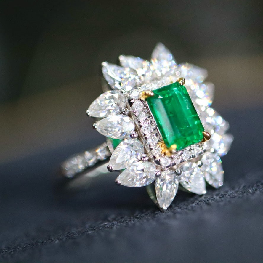 14k Gold 0.93 Ctw Natural Emerald & Diamond Ring - 2
