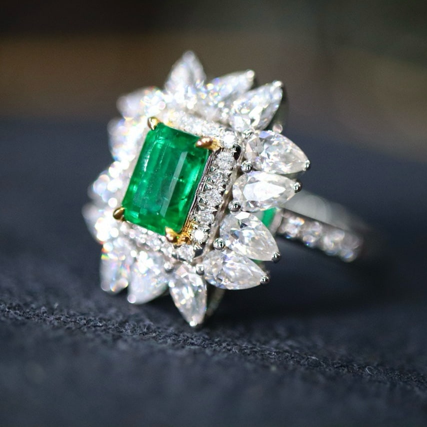 14k Gold 0.93 Ctw Natural Emerald & Diamond Ring - 3