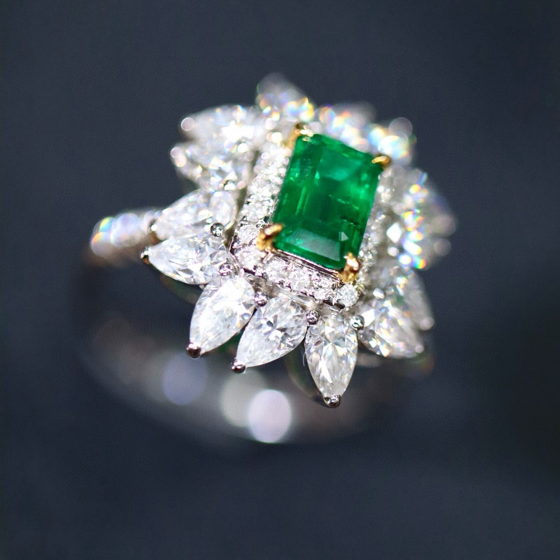 14k Gold 0.93 Ctw Natural Emerald & Diamond Ring - 6