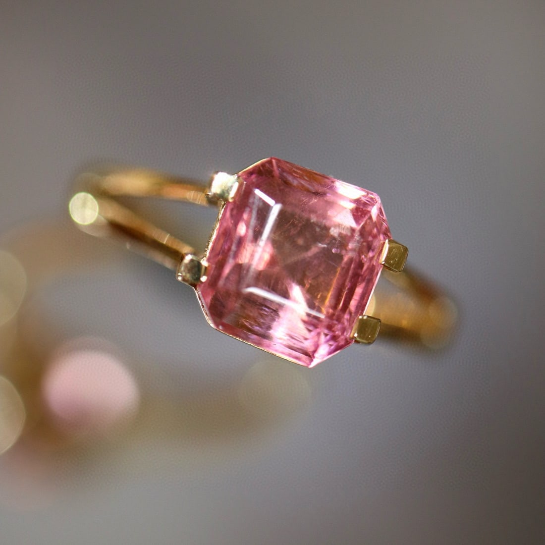 14k Gold 2.63 Ct Natural Tourmaline & Diamond Ring: Ref:231029102 // gold content:14k gold // ring size:7. 25us // // main gemstone:tourmaline // shape:asscher // carat weight:2. 63ct // color:red // treatment:natural // cut grade:g // // adjacent