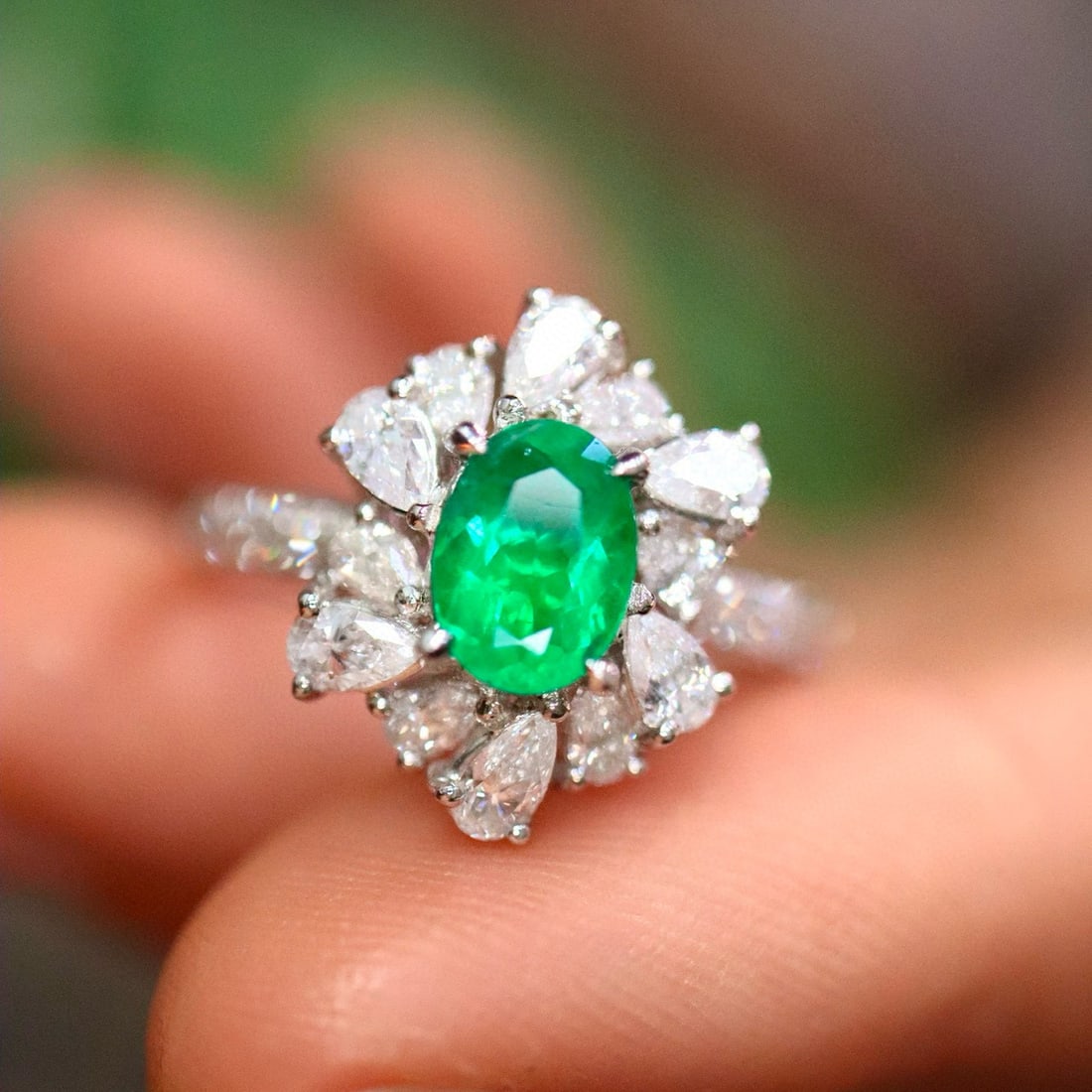 14k Gold 1.78 Ctw Natural Emerald & Diamond Ring: Ref:231029106 // gold content:14k gold // ring size:7. 25us // // main gemstone:emerald // shape:oval // carat weight:0. 89ct // color:green // treatment:natural // // adjacent gemstone 2 : diamond