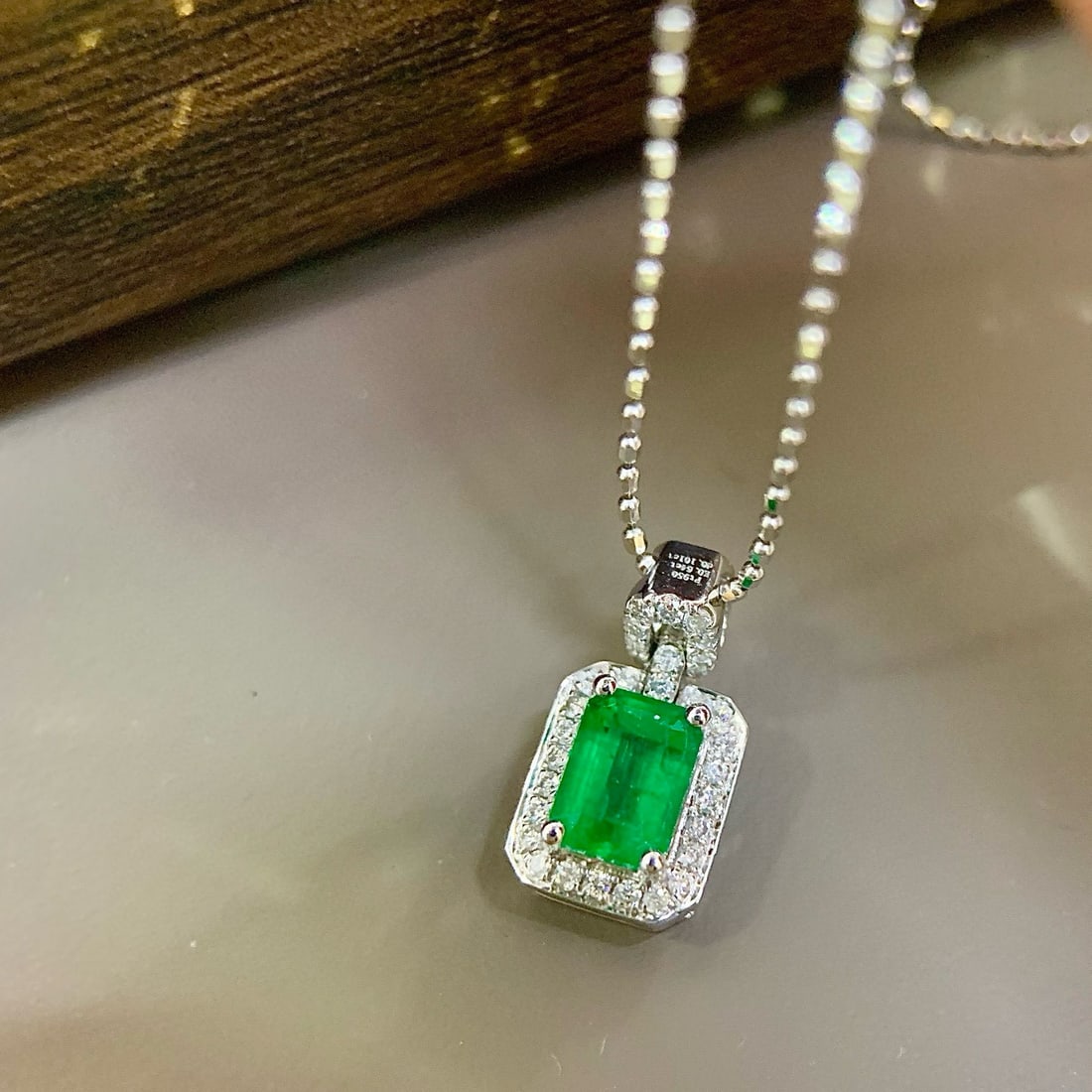 14k Gold 0.74 Ctw Natural Emerald & Diamond Pendant( Without Chain ): Ref:231029107 // gold content:14k gold // main gemstone:emerald // shape:emerald // carat weight:0. 64ct // color:green // treatment:natural // cut grade:g // // adjacent gemstone 2 : diamond //