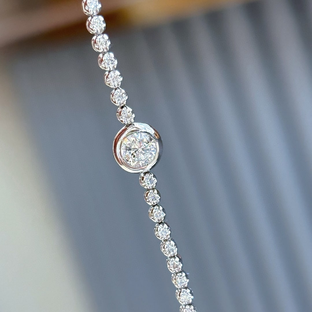 14k Gold 0.30 Ct Natural H Diamond Bracelet: Ref:231029115 // gold content:14k gold // main gemstone:diamond // shape:round // carat weight:0. 30ct // clarity grade:vs-si // color:h // treatment:natural // cut grade:g // Low Estimate: 2600