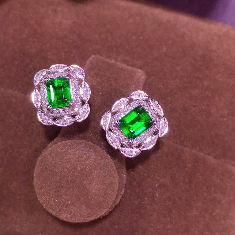 14k Gold 0.95 Ct Natural Emerald Earrings - 2