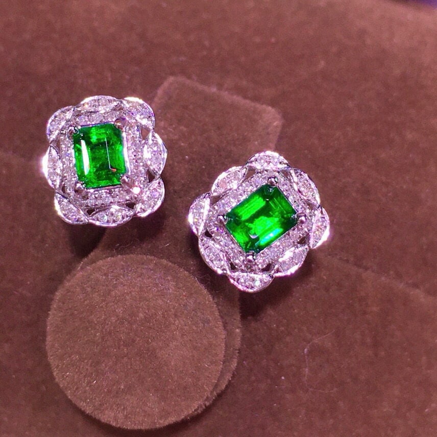 14k Gold 0.95 Ct Natural Emerald Earrings - 3