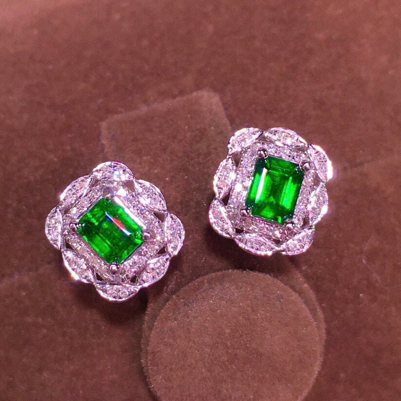 14k Gold 0.95 Ct Natural Emerald Earrings - 4