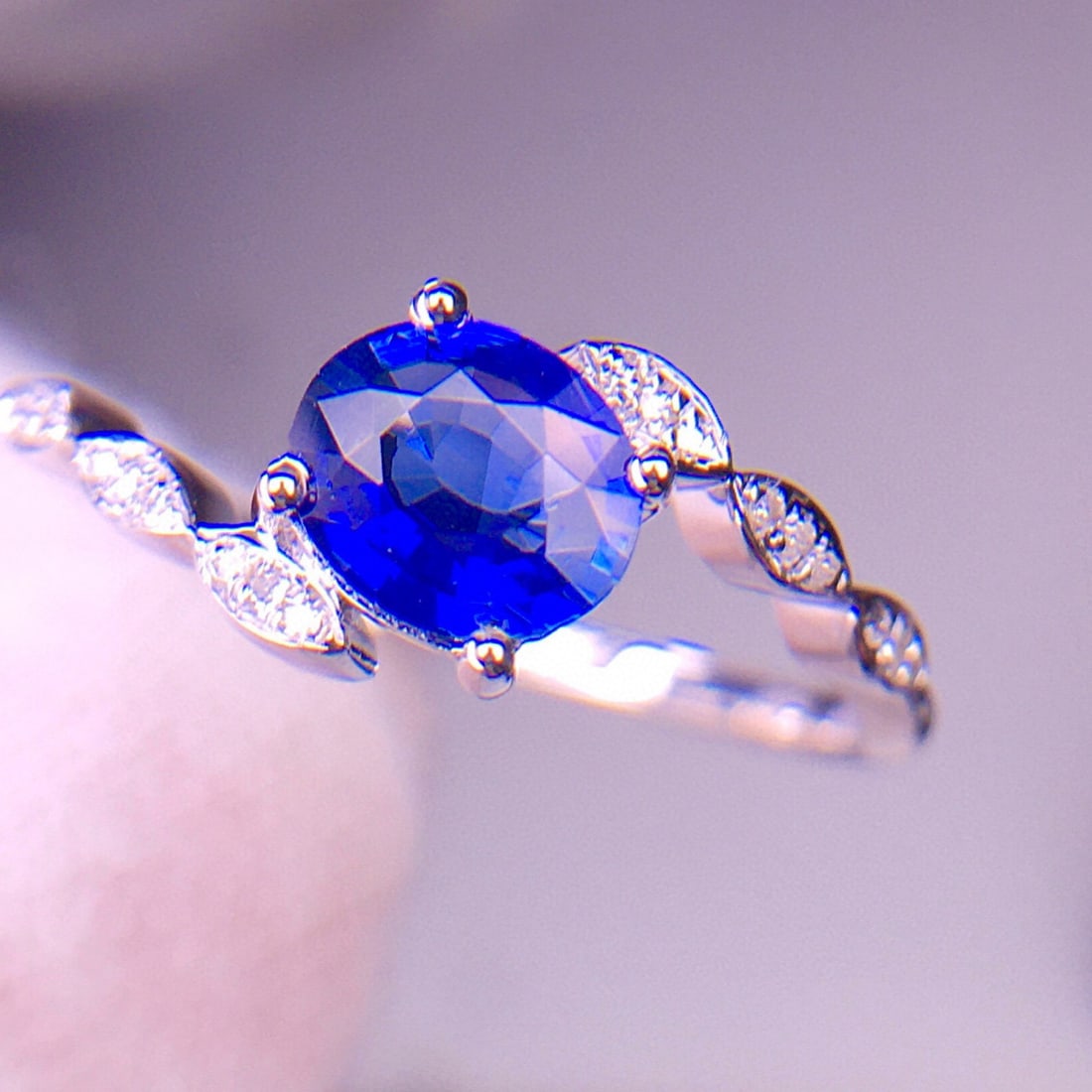 14k Gold 0.96 Ct Natural Sapphire & Diamond Ring: Ref:231029118 // gold content:14k gold // ring size:7. 25us // // main gemstone:sapphire // shape:oval // carat weight:0. 96ct // clarity grade:vs-si // color:blue // treatment:natural // cut grade:g