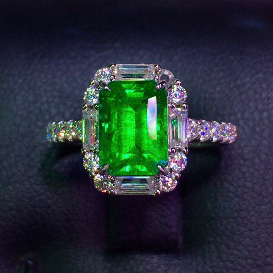 14k Gold 1.56 Ct Natural Emerald & Diamond Ring: Ref:231029119 // gold content:14k gold // ring size:7. 25us // // main gemstone:emerald // shape:emerald // carat weight:1. 56ct // clarity grade:vs-si // color:green // treatment:natural // cut