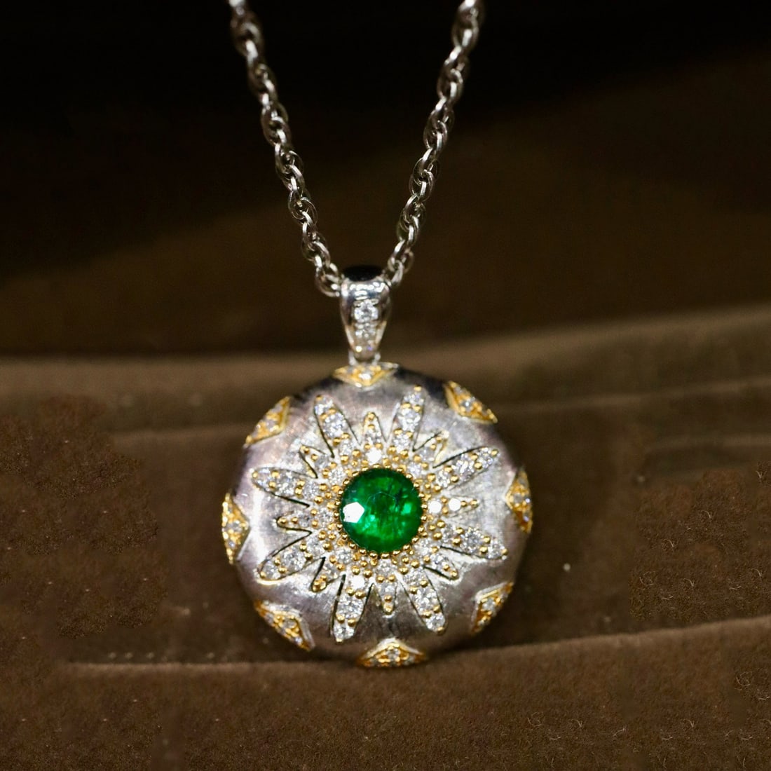 14k Gold 1.10 Ctw Natural Emerald & Diamond Pendant( Without Chain ): Ref:231029126 // gold content:14k gold // main gemstone:emerald // shape:round // carat weight:0. 40ct // clarity grade:vs-si // color:green // treatment:natural // cut grade:g // // adjacent gemstone