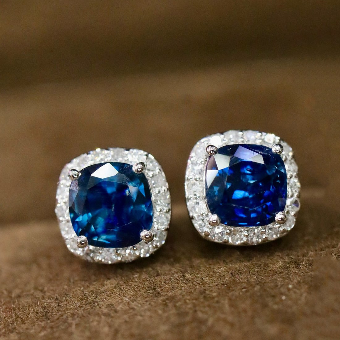 14k Gold 2.26 Ctw Natural Sapphire & Diamond Earrings: Ref:231029127 // gold content:14k gold // main gemstone:sapphire // shape:cushion // carat weight:2. 05ct // clarity grade:vs-si // color:blue // treatment:natural // cut grade:g // // adjacent gemsto