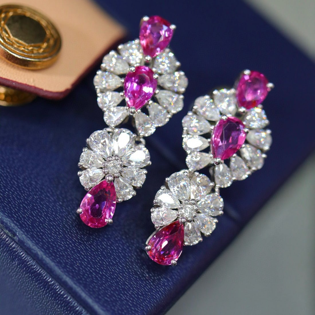 14k Gold 0.79 Ctw Natural Ruby & Diamond Earrings: Ref:231029141 // gold content:14k gold // main gemstone:ruby // shape:pear // carat weight:0. 76ct // clarity grade:vs-si // color:red // treatment:natural // cut grade:g // // adjacent gemstone 2 :