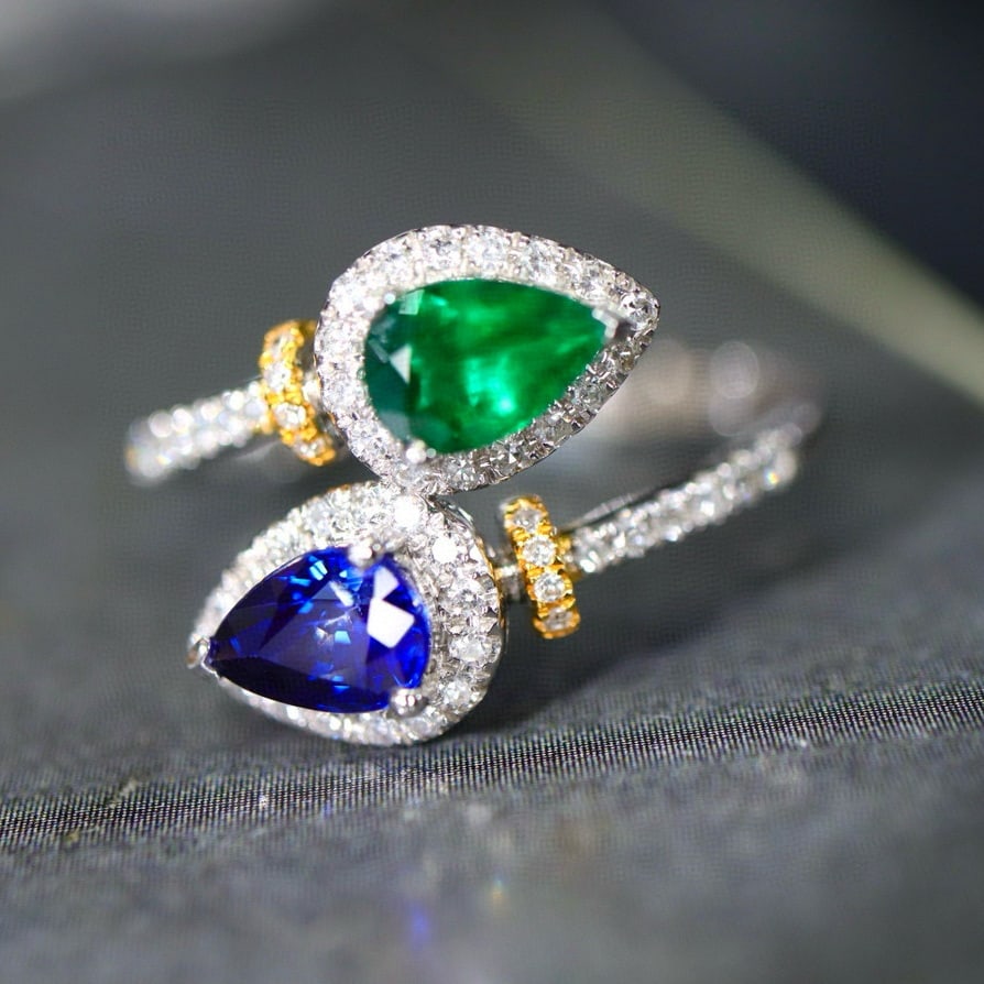 14k Gold 1.02 Ctw Natural Emerald & Sapphire Ring: Ref:231029142 // gold content:14k gold // ring size:7. 25us // // main gemstone:emerald // shape:pear // carat weight:0. 38ct // color:green // treatment:natural // cut grade:g // // adjacent
