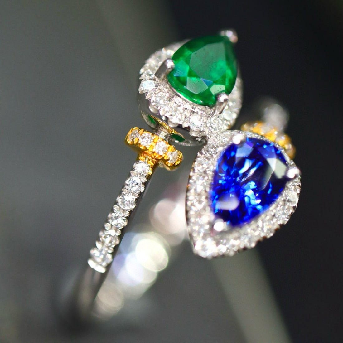 14k Gold 1.02 Ctw Natural Emerald & Sapphire Ring - 2