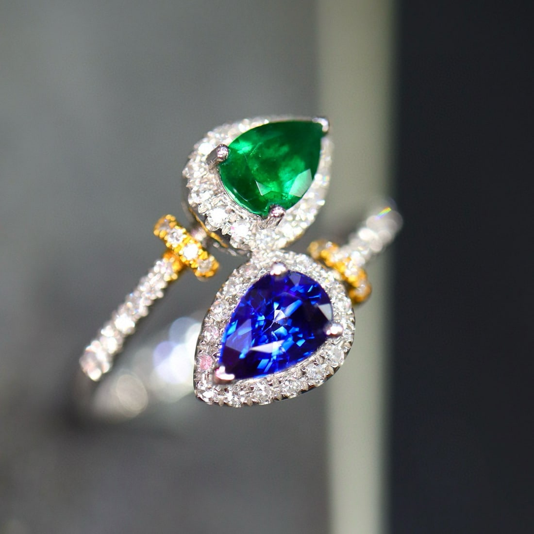 14k Gold 1.02 Ctw Natural Emerald & Sapphire Ring - 3