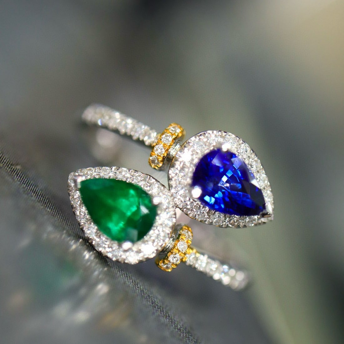 14k Gold 1.02 Ctw Natural Emerald & Sapphire Ring - 4
