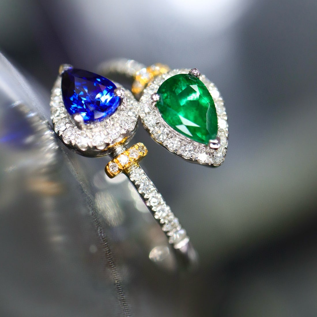14k Gold 1.02 Ctw Natural Emerald & Sapphire Ring - 5