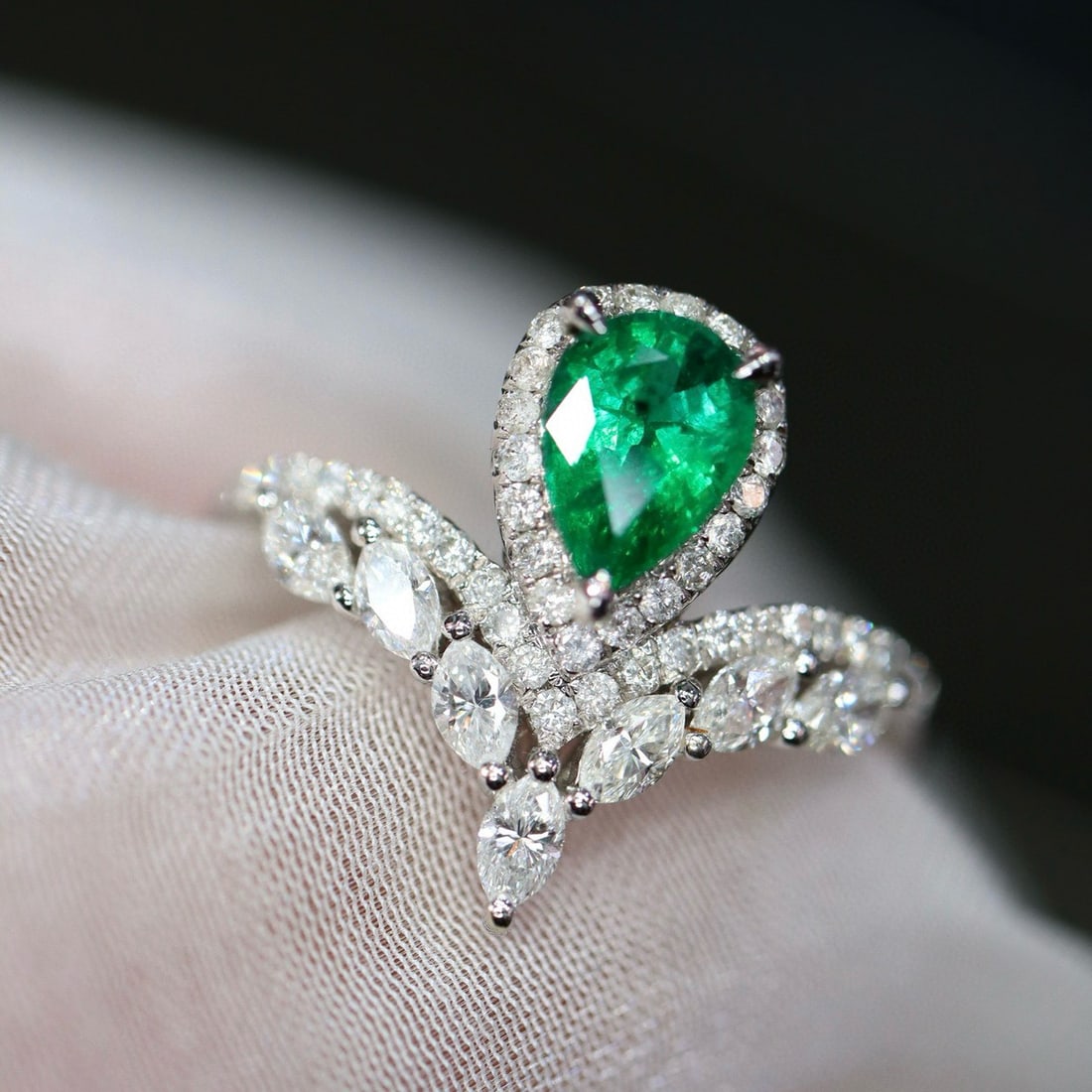 14k Gold 1.16 Ctw Natural Emerald & Diamond Ring: Ref:231029145 // gold content:14k gold // ring size:7. 25us // // main gemstone:emerald // shape:pear // carat weight:0. 54ct // color:green // treatment:natural // cut grade:g // // adjacent